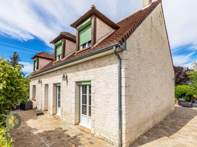 Grande maison familiale avec un sous-sol total