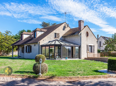 Belle maison traditionnelle avec 6 chambres et un sous-sol