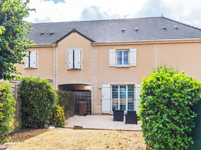 Maison en bon état avec 3 chambres et garage