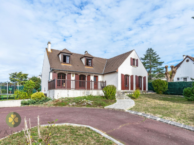 Maison individuelle avec 5 chambres et un beau jardin