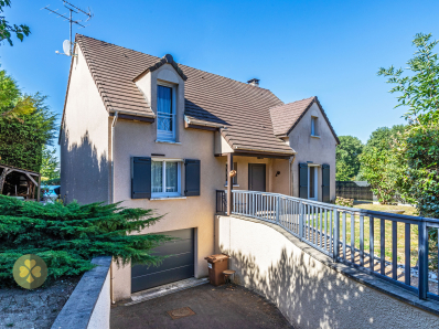 Belle maison traditionnelle avec piscine et un sous-sol total
