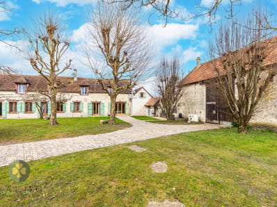 Maison de charme et de caractère avec piscine.