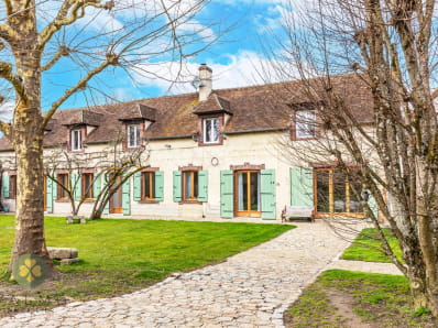 Maison de charme et de caractère avec piscine.