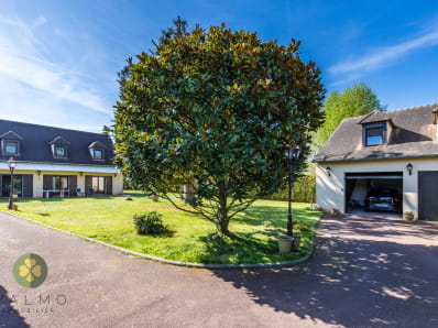 Maison traditionnelle avec double garage