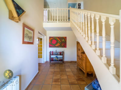 Maison traditionnelle avec double garage