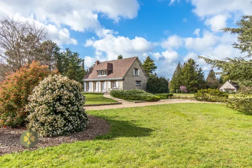 Maison 8 pièces 166 m² · à Courgent · 166 m² · 462 000 €
