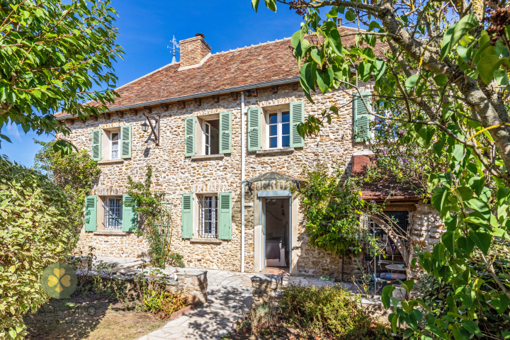 Belle maison de caractère aves ses dépendances